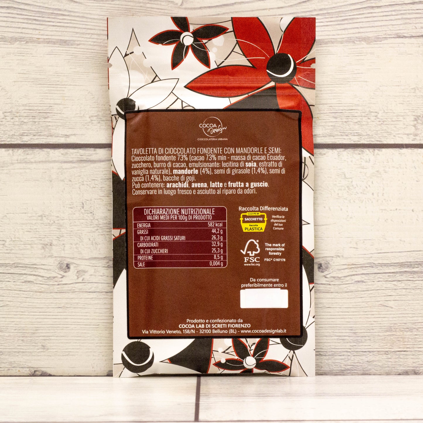 Tavoletta di cioccolato fondente con mandorle e semi